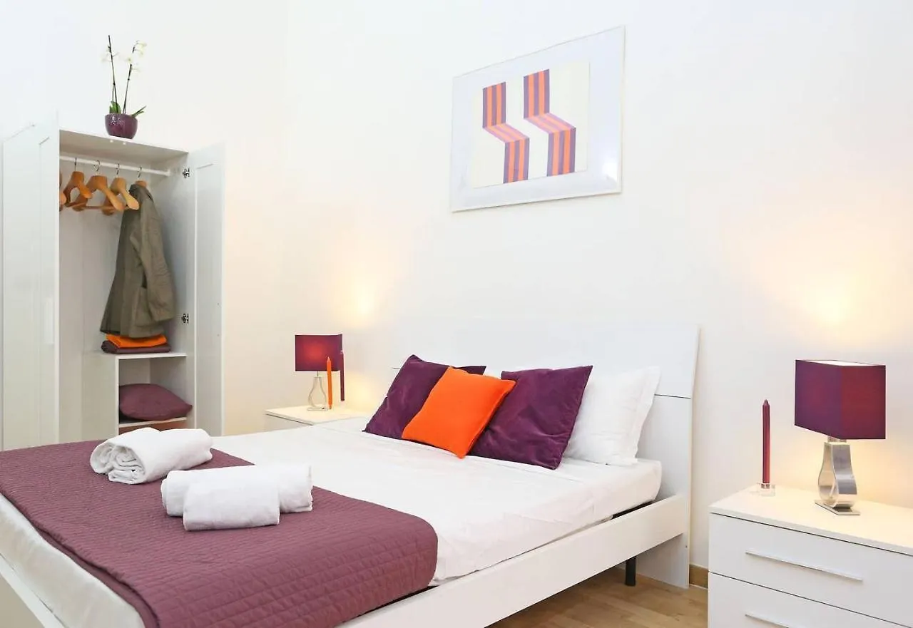 Fantasie In Trastevere Roma 0*,  Italia
