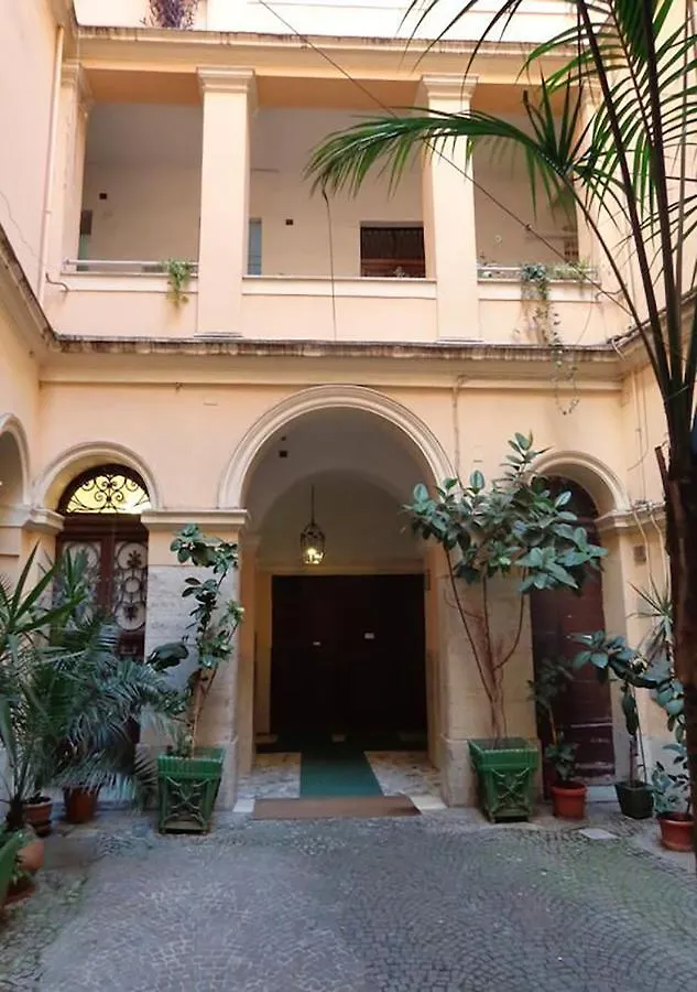 Fantasie In Trastevere Roma 0*,  Italia